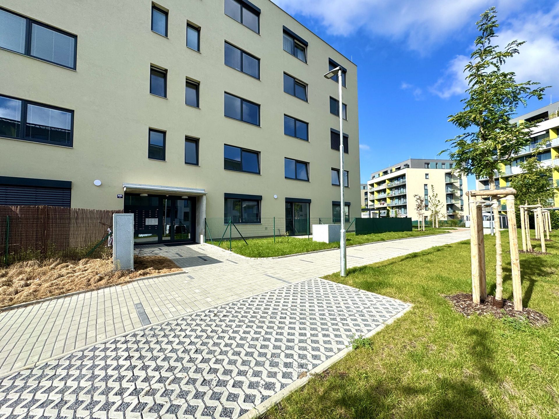 Beautiful new building 1+kk for rent