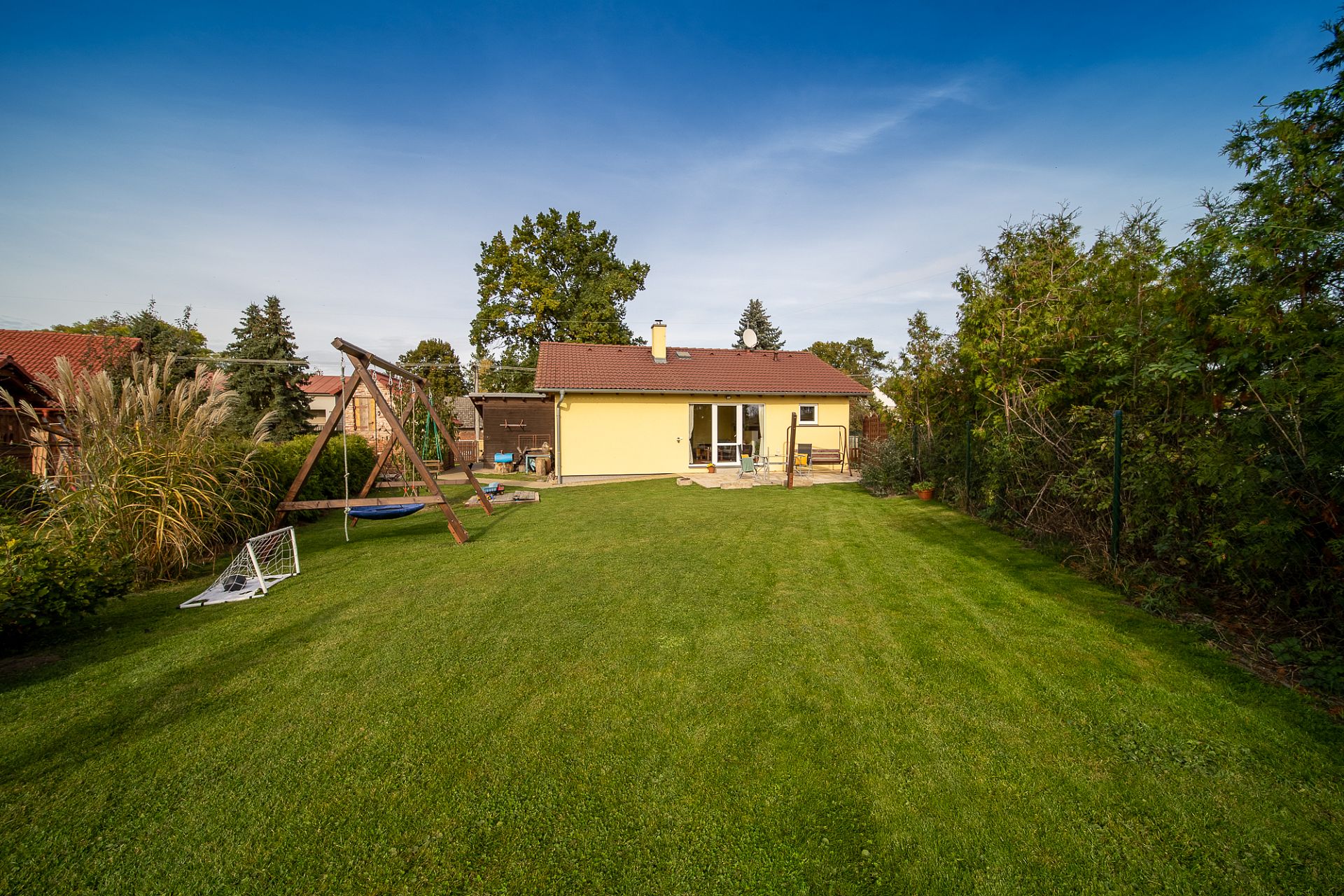 For sale low-cost family house of 117 sqm with a plot of 591 sqm