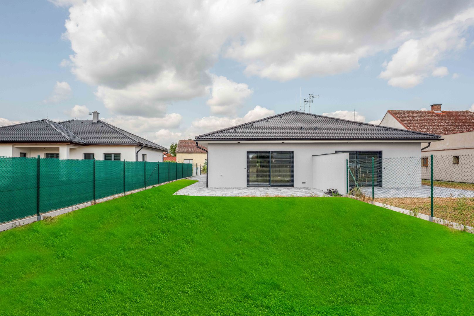 Novostavby s pozemkem 413 m² k pronájmu