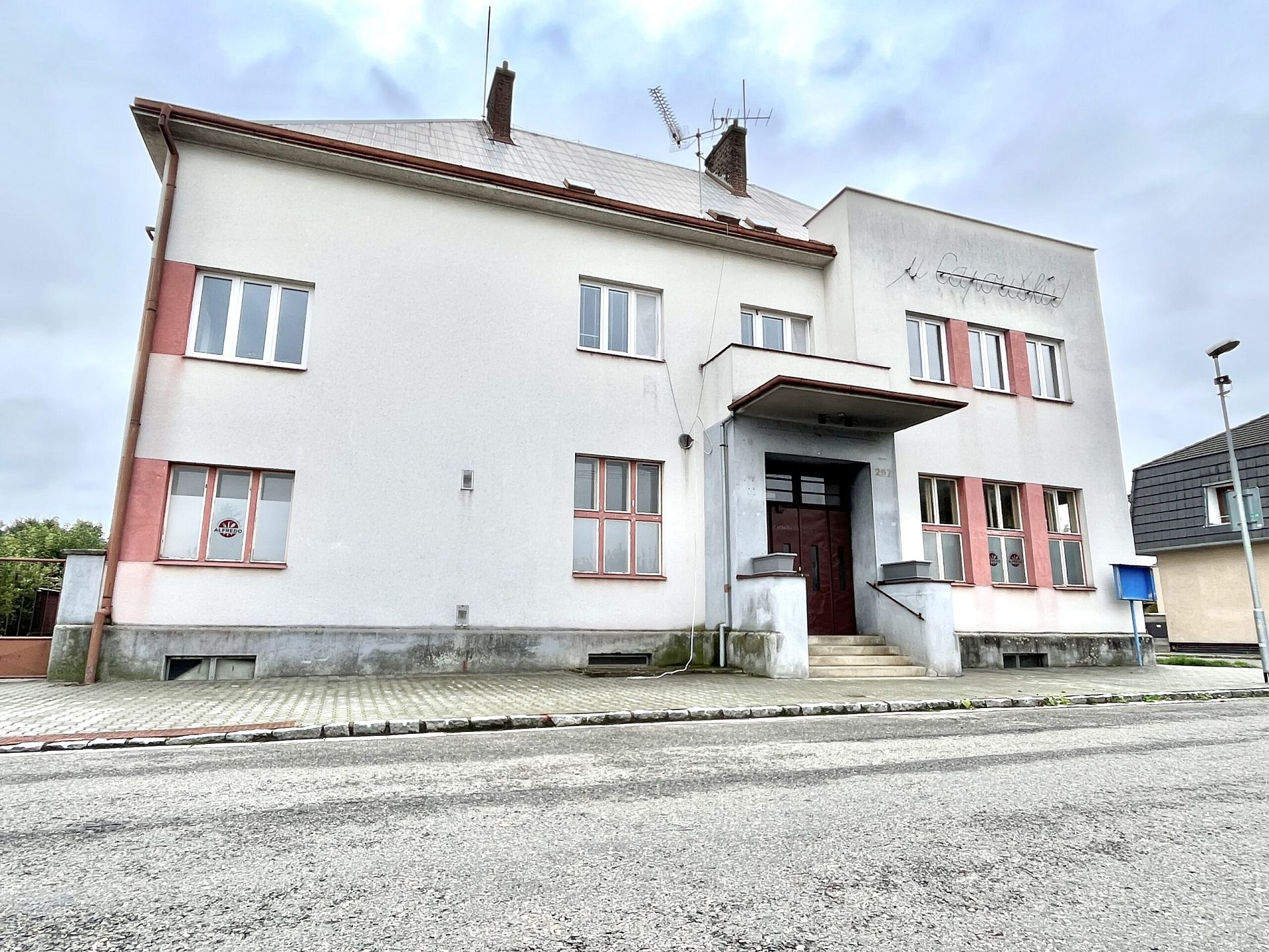 Restaurant for rent 266 m²