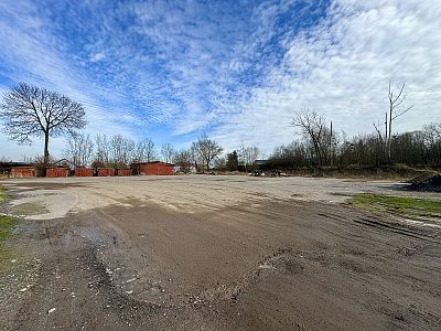 Commercial land for rent