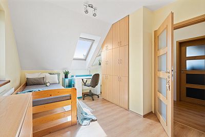 Family house with a view of Kunětice Mountain