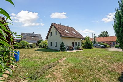 Family house with a view of Kunětice Mountain