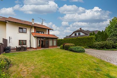 For sale family house with garage and winter garden 184 m²