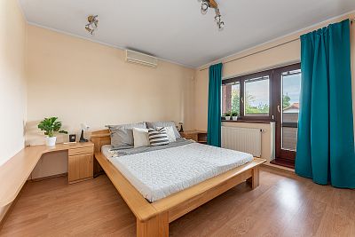 For sale family house with garage and winter garden 184 m²