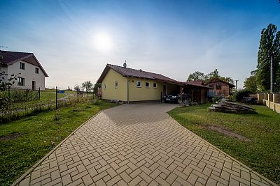 For sale low-cost family house of 117 sqm with a plot of 591 sqm