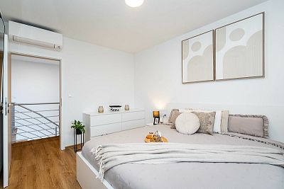 Luxury house with swimming pool for rent