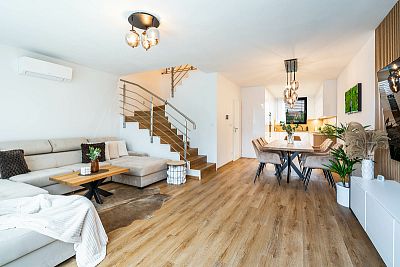 Luxury house with swimming pool for rent