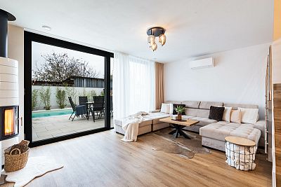 Luxury house with swimming pool for rent