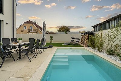 Luxury house with swimming pool for rent