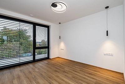 Luxusní dům s bazénem k pronájmu