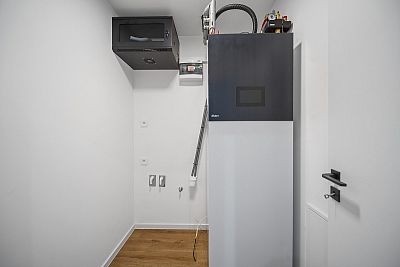 Moderní bydlení 7 min. od centra (s kuchyní a šatnou)