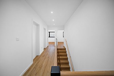 Moderní bydlení 7 min. od centra (s kuchyní a šatnou)