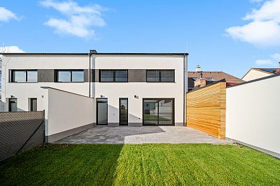 Moderní bydlení 7 min. od centra (s kuchyní a šatnou)