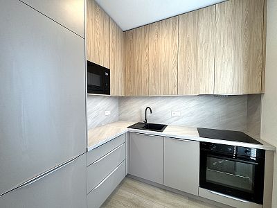 Moderní byt 2+kk m² s lodžií a komorou