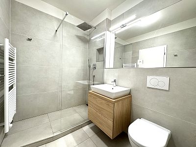Moderní byt 2+kk m² s lodžií a komorou