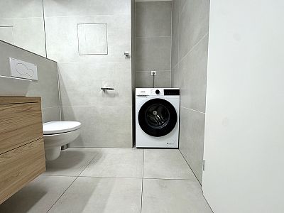 Moderní byt 2+kk m² s lodžií a komorou