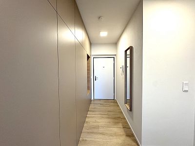 Moderní byt 2+kk m² s lodžií a komorou