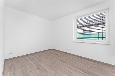 Novostavba s pozemkem 413 m² k pronájmu