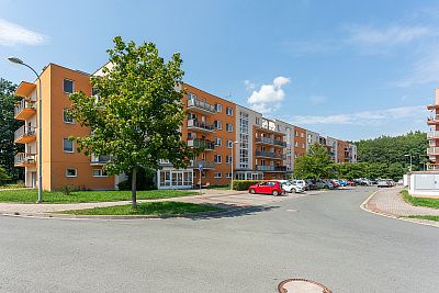 Prodej bytu 1+kk s balkónem 6 m² a sklepem