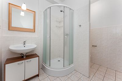 Prodej bytu 1+kk s balkónem 6 m² a sklepem