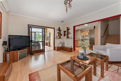 Prodej rodinného domu s garáží a zimní zahradou 184 m²