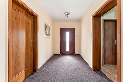 Prodej rodinného domu s garáží a zimní zahradou 184 m²