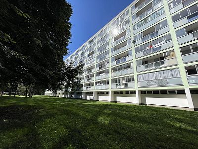 Pronájem bytu 1+kk s prosklenou lodžií a sklepem