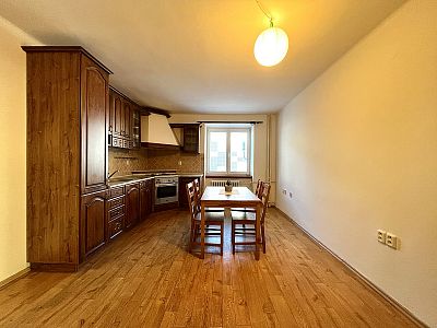 Pronájem bytu 2+1 61 m² se sklepem