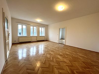 Pronájem bytu 2+1 95 m² se sklepem