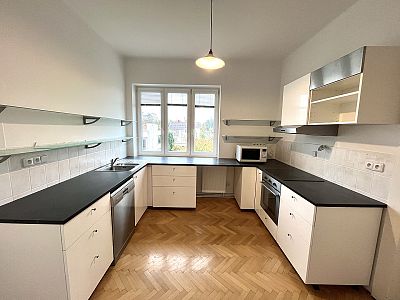Pronájem bytu 2+1 95 m² se sklepem