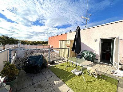 Pronájem bytu 2+kk 81 m² s balkónem a velkou terasou