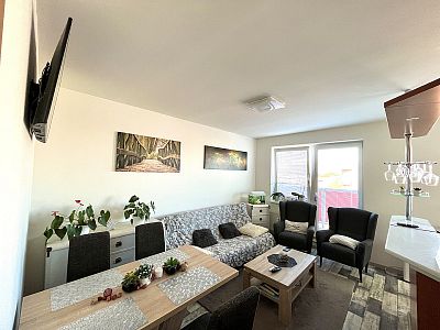 Pronájem bytu 2+kk 81 m² s balkónem a velkou terasou