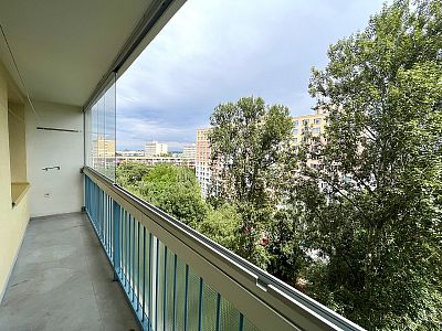 Pronájem bytu 3+kk 81 m² s lodžií, sklepem a výtahem