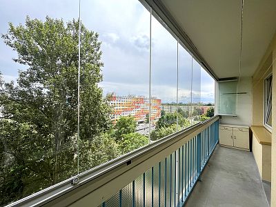 Pronájem bytu 3+kk 81 m² s lodžií, sklepem a výtahem