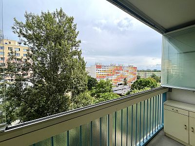 Pronájem bytu 3+kk 81 m² s lodžií, sklepem a výtahem