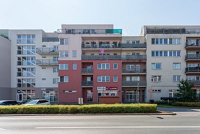 Pronájem krytého parkovacího stání