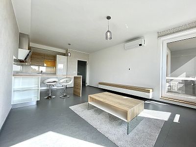 Pronájem moderního bytu 2+kk s lodžií a sklepem