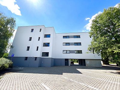 Pronájem nového bytu 1+kk m² s balkónem a sklepem
