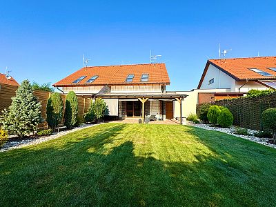Pronájem rodinného domu, pozemek 288 m²