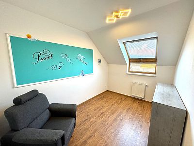 Pronájem rodinného domu, pozemek 288 m²