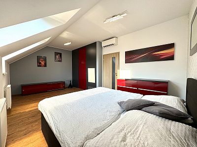 Pronájem rodinného domu, pozemek 288 m²