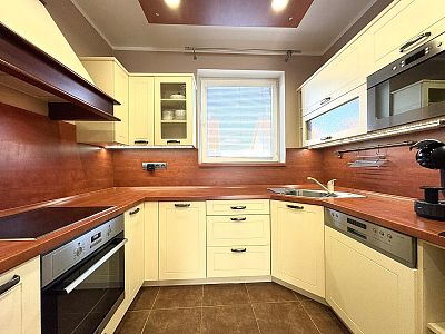 Pronájem rodinného domu, pozemek 288 m²