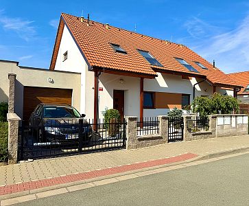 Pronájem rodinného domu, pozemek 288 m²