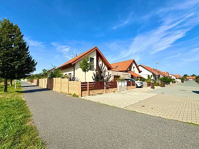 Pronájem rodinného domu, pozemek 288 m²