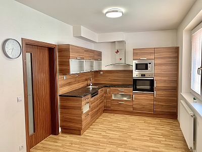 Rent apartment 2+kk 57 m² with loggia