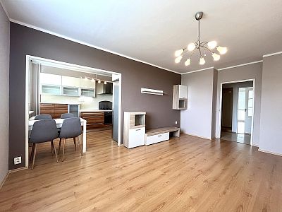 Rent apartment 3+kk 81 m² with loggia, cellar and elevator