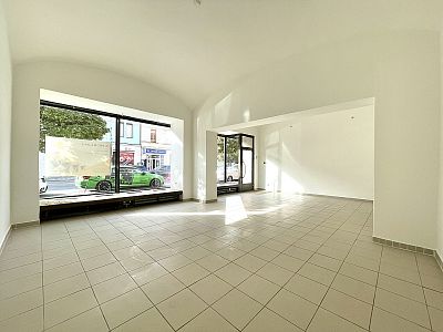 Rental of commercial space with parking space