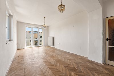 Sunny apartment 2+1 for reconstruction