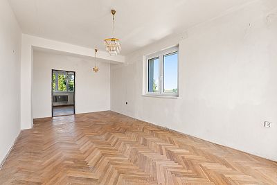 Sunny apartment 2+1 for reconstruction